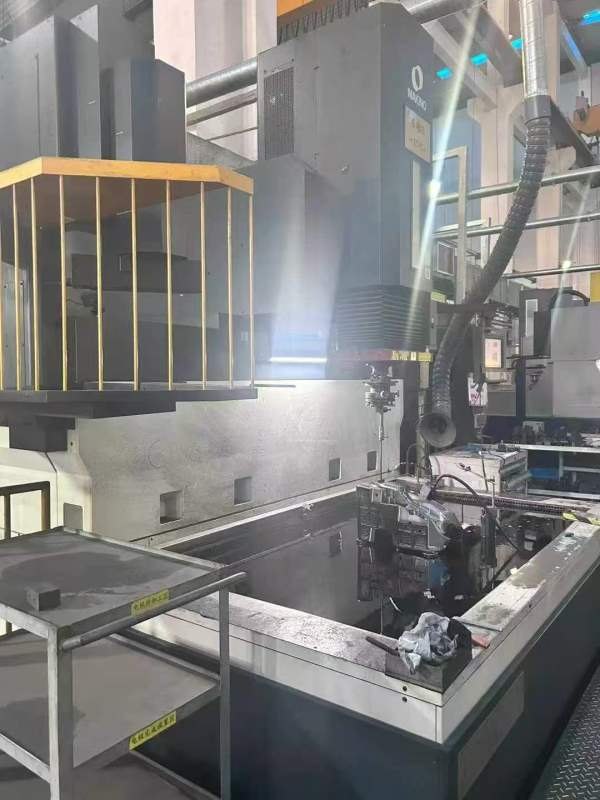 降价出售日本牧野157火花机一台、在位安装使用中、三.