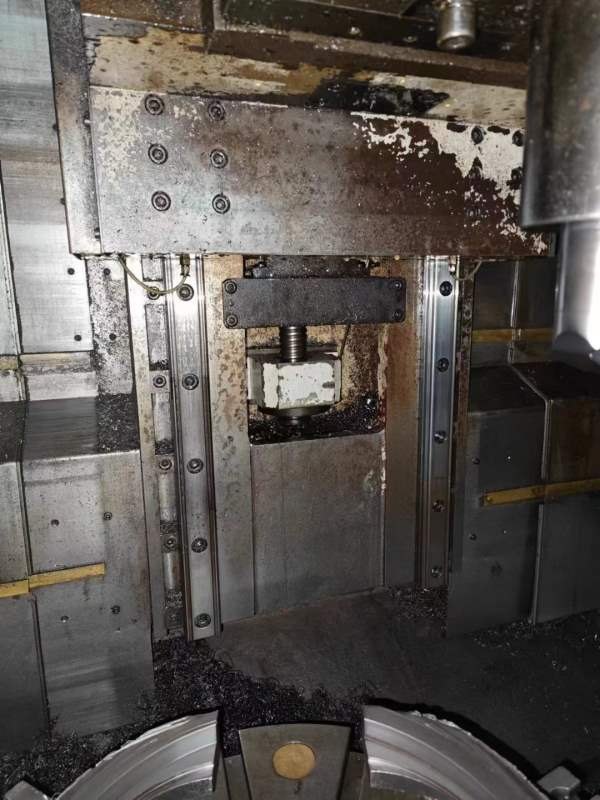 出售两台沈阳数控立车，一台6070，一台8080，机器在位.