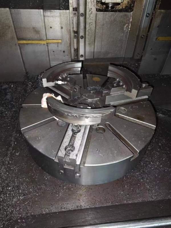 出售两台沈阳数控立车，一台6070，一台8080，机器在位.