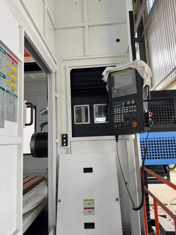 刚刚拿下一台（全新未用）纽威110H数控镗铣床、BT50齿.