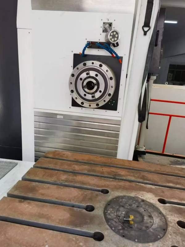 刚刚拿下一台（全新未用）纽威110H数控镗铣床、BT50齿.