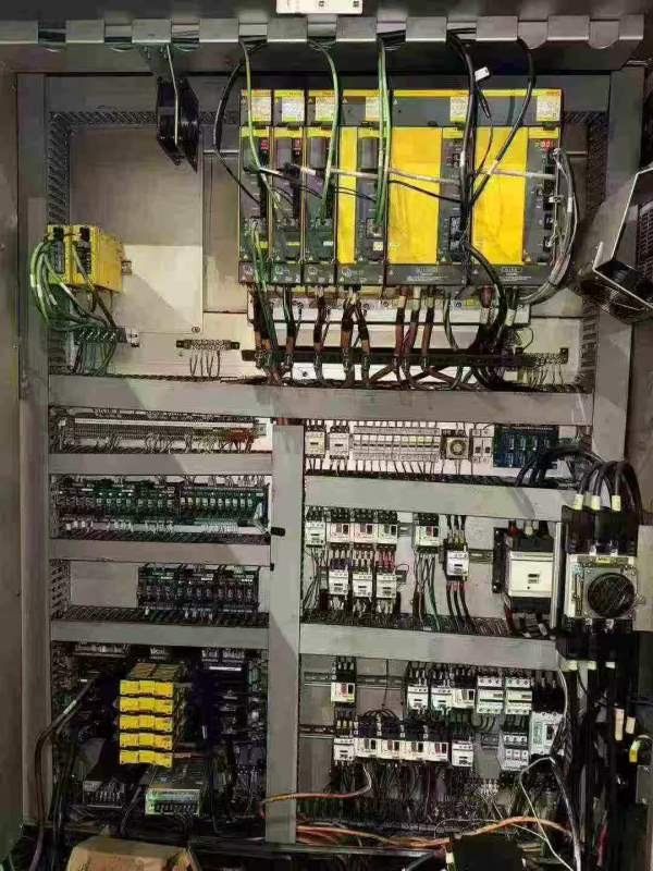 刚买2台 17年台湾威立落地式镗铣加工中心，主轴加大40.