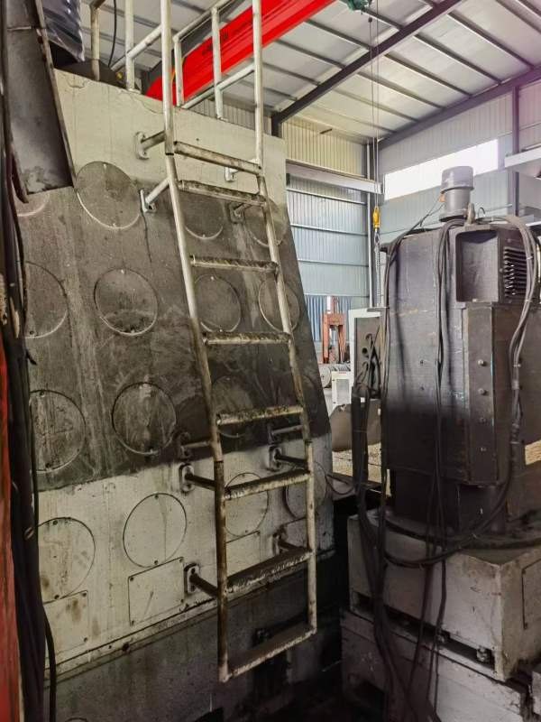 工厂在位出售一台齐齐哈尔两米数控立车，发那科td系统.