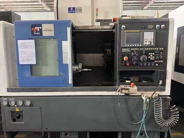 台湾原装进口东台TCS2000数控车床，发那科系统，8寸液.