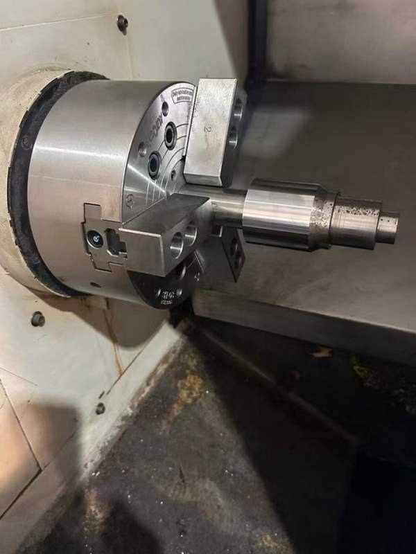 台湾原装进口东台TCS2000数控车床，发那科系统，8寸液.