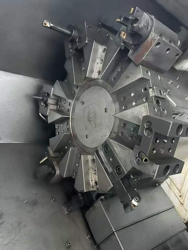 台湾原装进口东台TCS2000数控车床，发那科系统，8寸液.