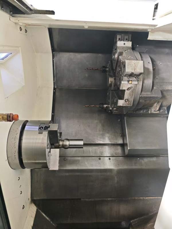 同款两台，韩国威亚E160C数控车床，8寸卡盘，10工位伺.