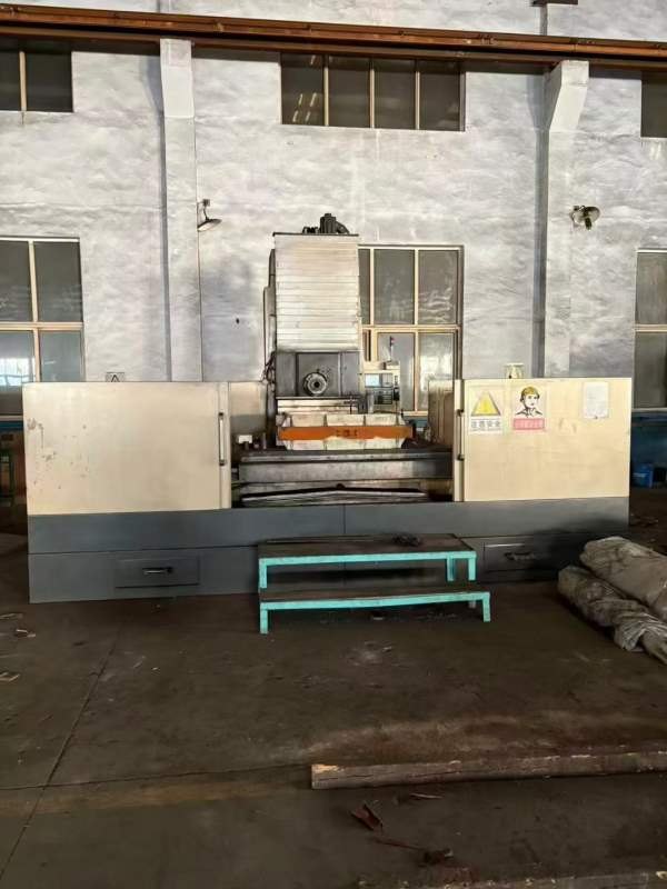 同款两台1814卧式加工中心，粗框机，工作台2000x900，.