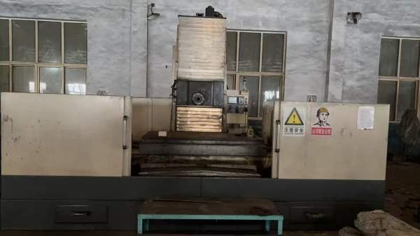 同款两台1814卧式加工中心，粗框机，工作台2000x900，.