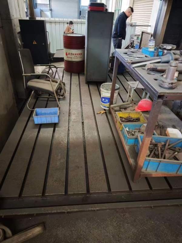 在位出售海天4028数控龙门加工中心一台、工作台4/2.5.