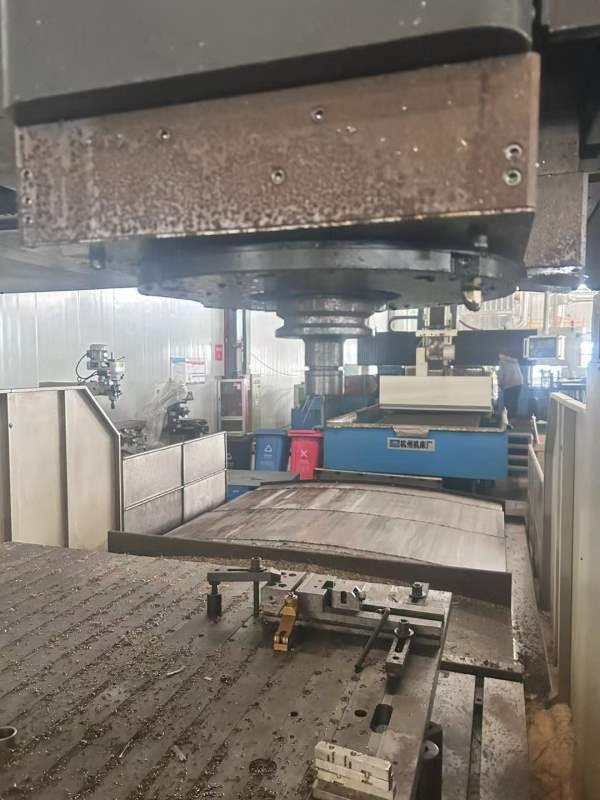 在位出售海天4028数控龙门加工中心一台、工作台4/2.5.