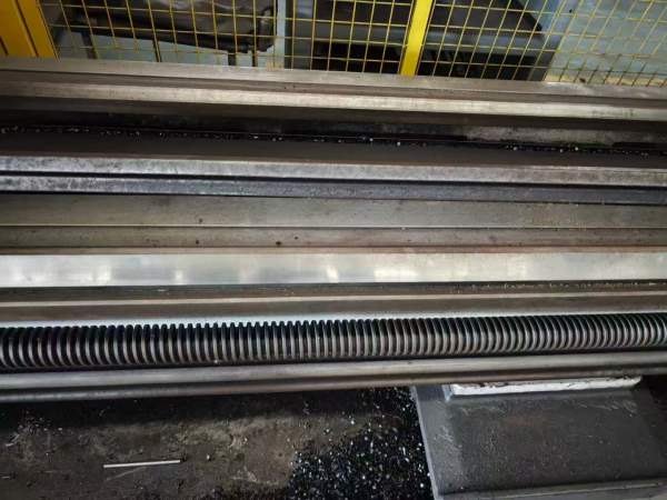 出售大连6180/3000普车一台，安装少用