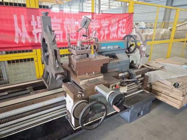 出售大连6180/3000普车一台，安装少用