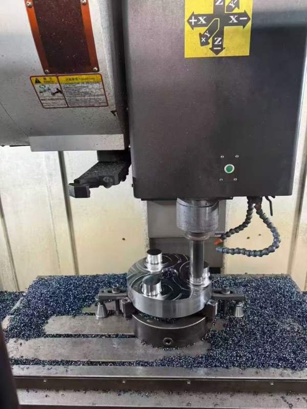 在位出售2022年昆杰1370加工中心，发那科MF plus系统.