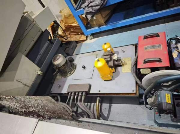 在位出售上海机床床产1350/3000外员磨床一台、设备少.