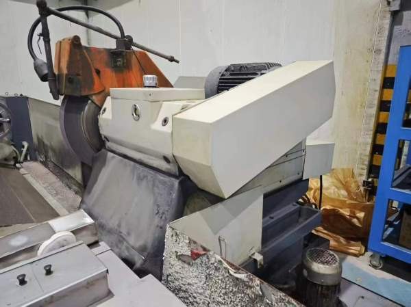 在位出售上海机床床产1350/3000外员磨床一台、设备少.