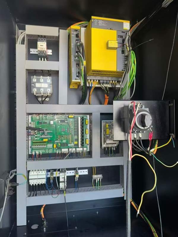 同款两台2024年乔扬1160加工中心,三线滚柱,机械臂刀.