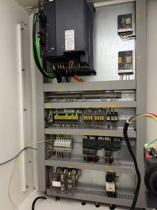 汉工1370加工中心,三菱M80A包系统,BT40主轴10000转.