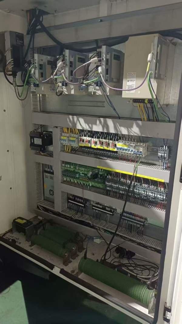 准新机:4017龙门加工中心，BT50主轴，台面4米长，龙门.