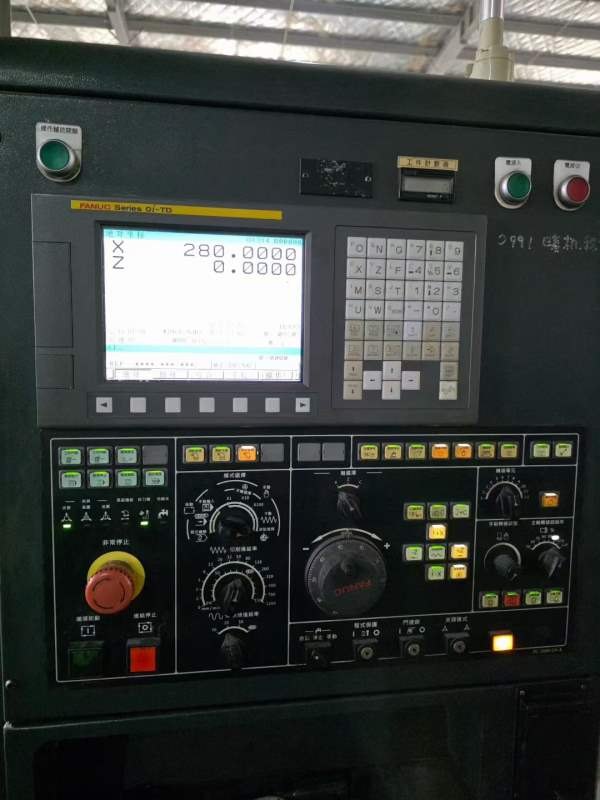 台湾原装进口东台TCS2000数控车床，8寸液压卡盘，回转.
