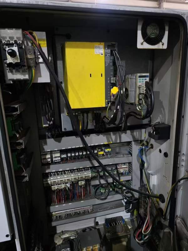 台湾原装进口东台TCS2000数控车床，8寸液压卡盘，回转.