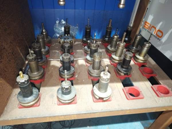 300把Bt50刀柄，镗刀45把，全部少用