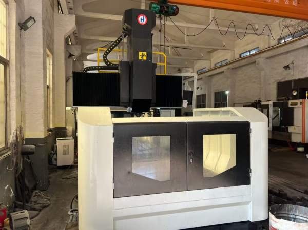 華群H-1250L数控龙门，工作台1100/2000mm，门宽1520mm.