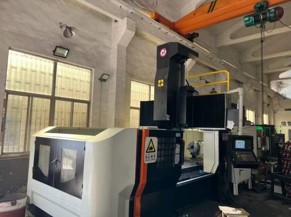 華群H-1250L数控龙门，工作台1100/2000mm，门宽1520mm.