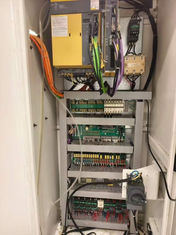 同款4台骏铁2500材型加工中心，法那克mfPlus系统！主.