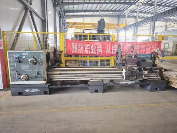 常州工厂这些设备已售现场还有多台精品设备、人在现场.