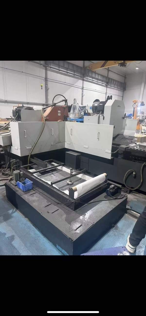 常州工厂这些设备已售现场还有多台精品设备、人在现场.