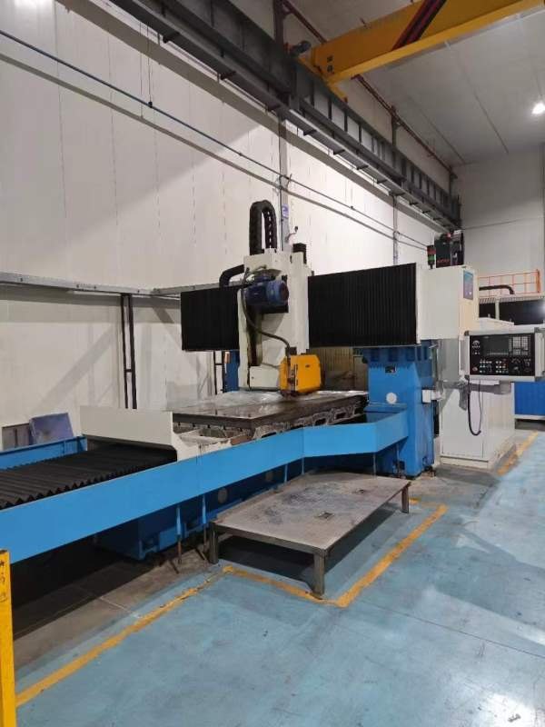 常州工厂这些设备已售现场还有多台精品设备、人在现场.