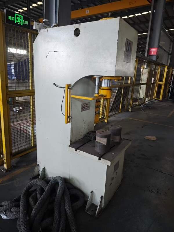 出售80T压力机一台，准新少用