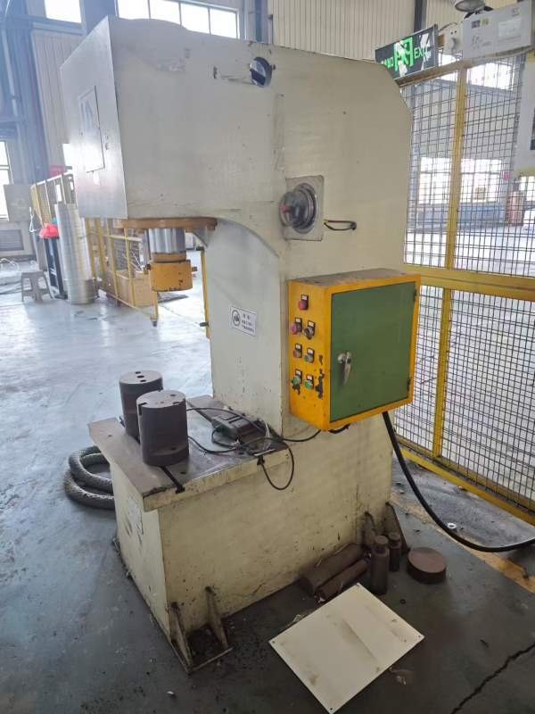 出售80T压力机一台，准新少用