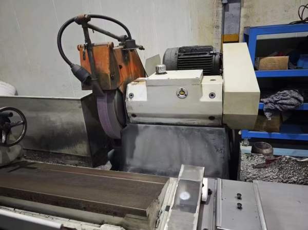 在位出售上海机床床产1350/3000外圆磨床一台、设备少.