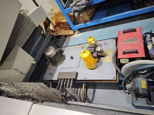 在位出售上海机床床产1350/3000外圆磨床一台、设备少.