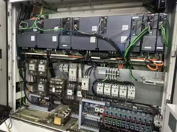 马扎克630五轴复合加工中心三轴行程：142510501050mm.