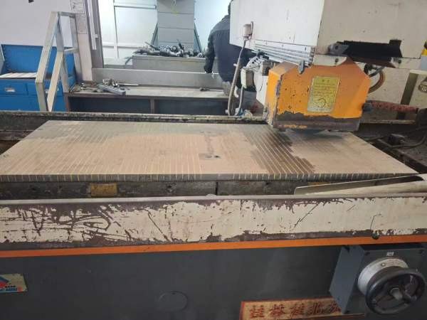 桂北7163平面磨床一台、吸盘尺寸1600/650,安装少用、