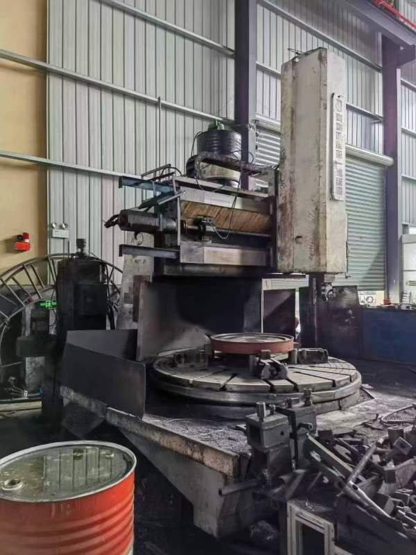 工厂在位出售一台齐齐哈尔两米数控立车，发那科td系统.