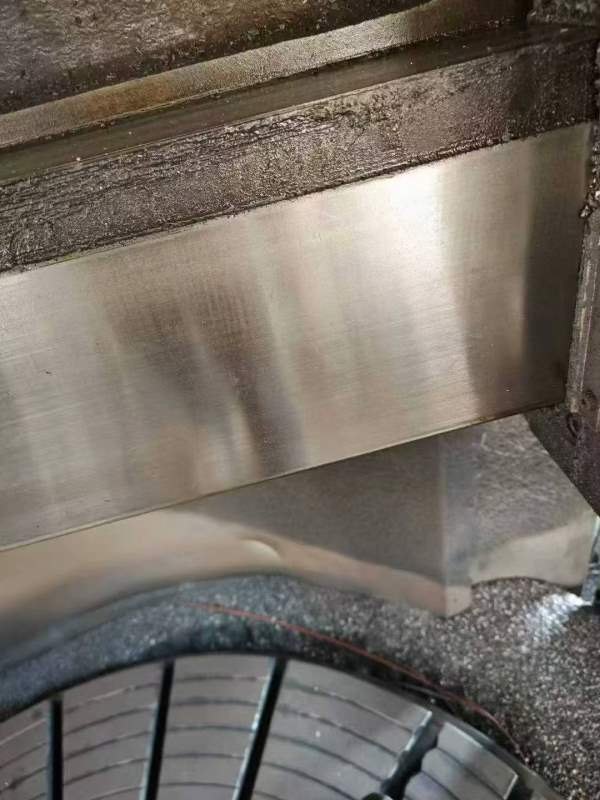 工厂在位出售一台齐齐哈尔两米数控立车，发那科td系统.