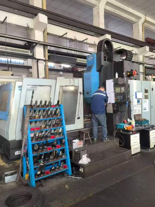 精品海天2016龙门，13年设备  台面1.52米  门宽1.6米 .