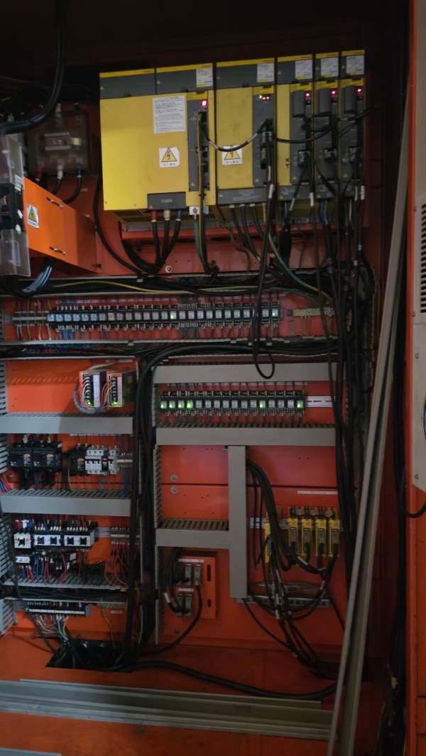 台湾远东数控镗铣床BMC-110R1主轴110-BT50齿轮箱工作.