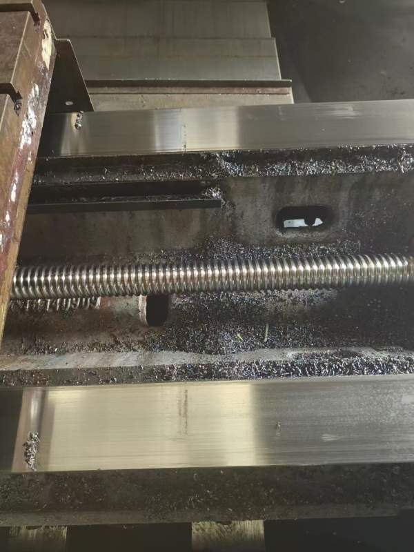 2016年其锐达1580立式加工中心，三轴硬轨，导轨雪亮，.