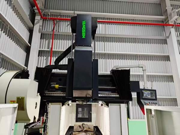 99新扬森2013龙门，带刀库，两线一硬，还剩一台，精度.