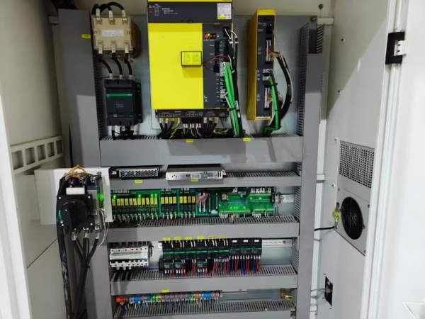 99新扬森2013龙门，带刀库，两线一硬，还剩一台，精度.