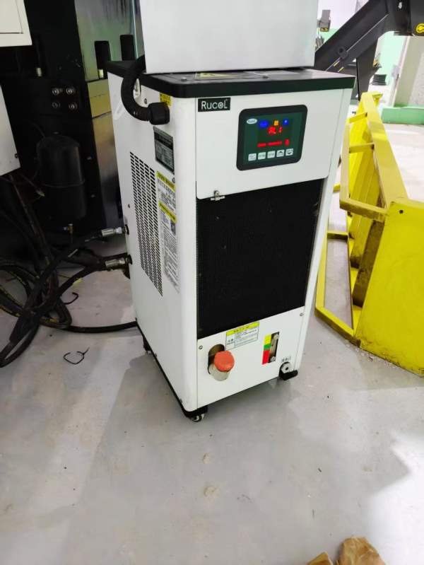 99新扬森2013龙门，带刀库，两线一硬，还剩一台，精度.