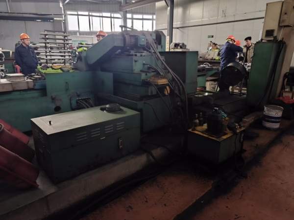 2010年上海机床厂精密外圆磨MM13502米，加工精度1丝，.