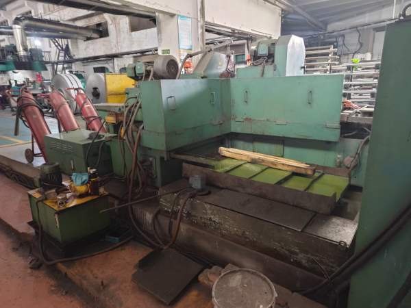 2010年上海机床厂精密外圆磨MM13502米，加工精度1丝，.