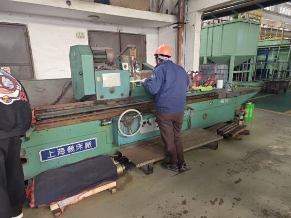2010年上海机床厂精密外圆磨MM13502米，加工精度1丝，.