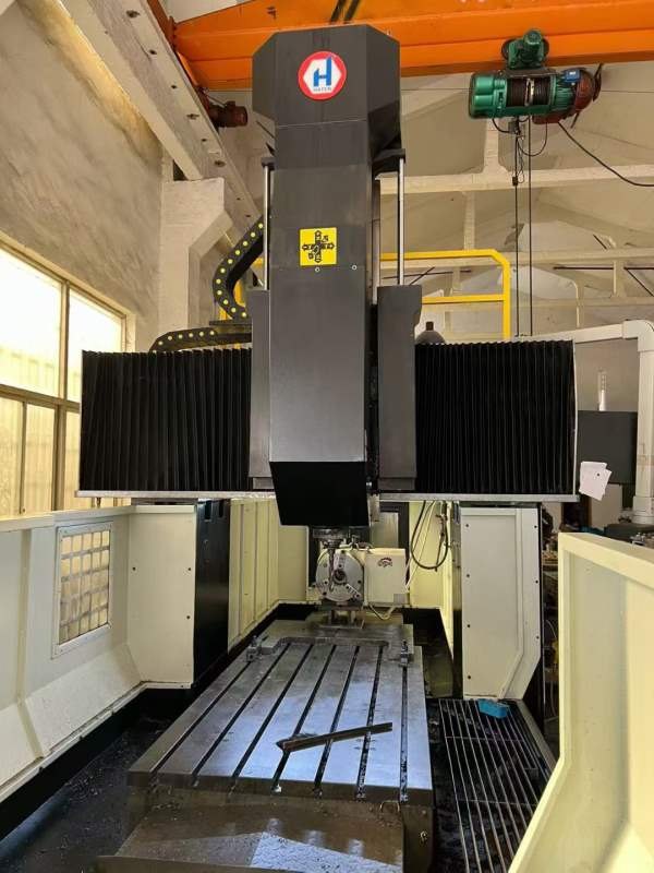 常州工厂刚买下华群2015龙门加工中心，两线一硬导轨，.